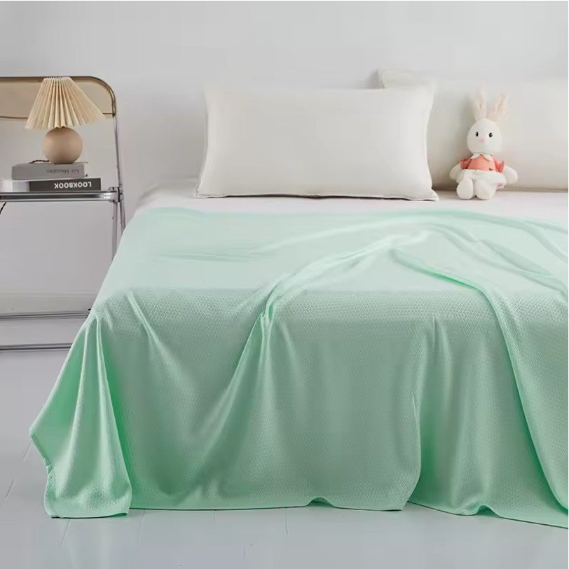 Summer Cooling Blanket – Soft & Lightweight Quilt